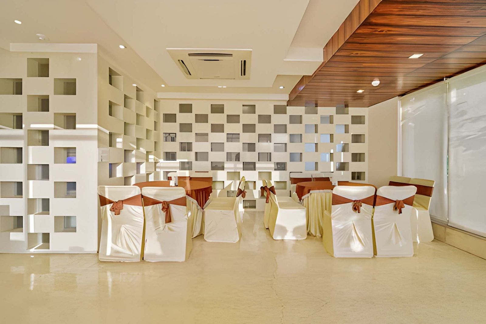 Dining room at Hotel Aura IP Grand