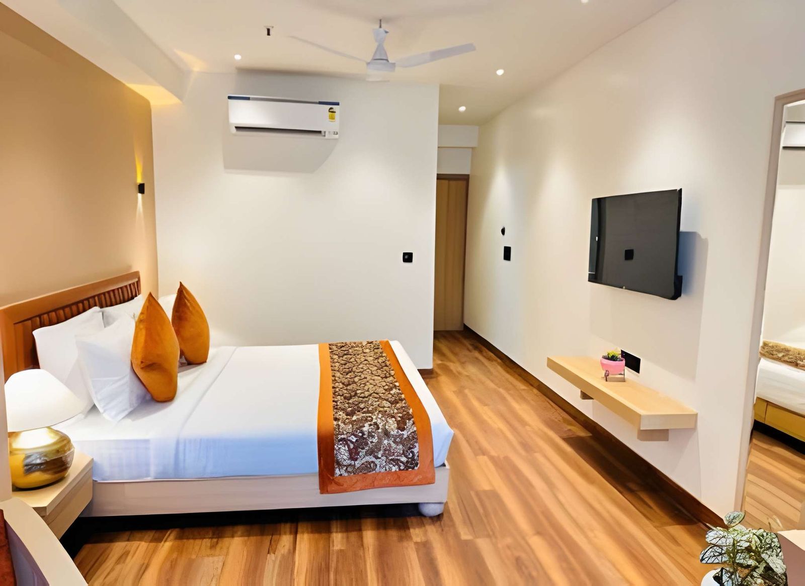 Deluxe King Room at Hotel IP Swarn by Qotel
