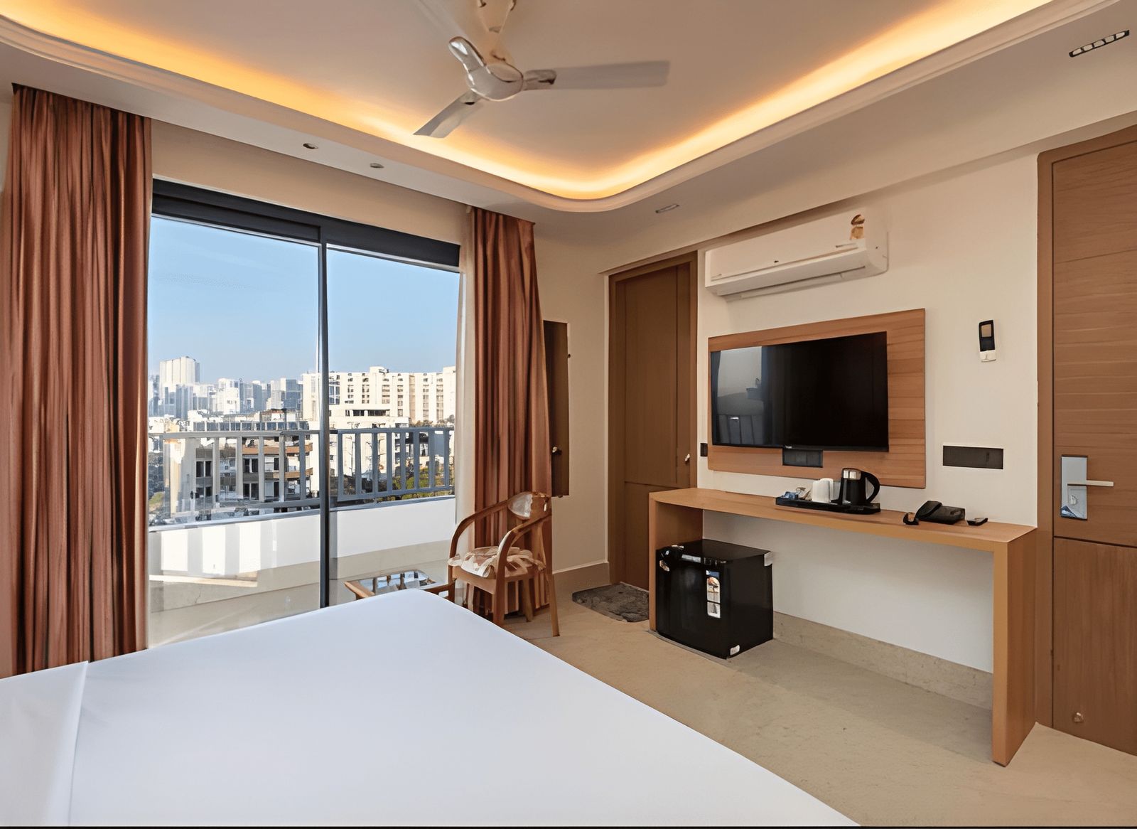 Executive Suite with Balcony and Living Area at Qotel Signature Golf Course Road